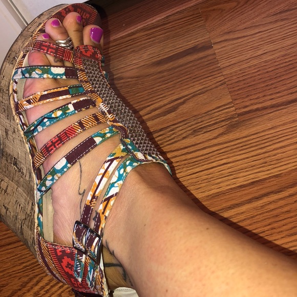 Platform - Picture 6 of 7